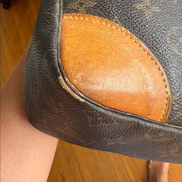 Louis Vuitton Monogram Boulogne 30 - Picture 10 of 13